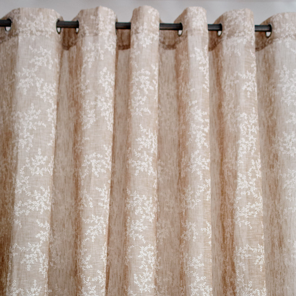 Κουρτίνα Λινή Ημιδιάφανη Μόκα Με Λευκά Άνθη Με Κρίκο Υ270xΦ280cm A710-4